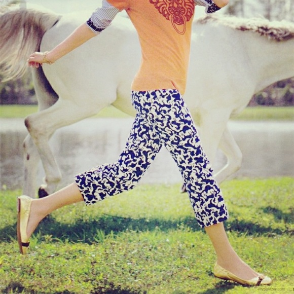 Lilly Pulitzer Pants - ⚠️Last Chance⚠️ Lilly Pulitzer Horse Print Capris
